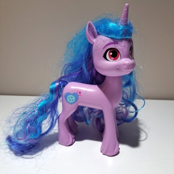 2021 Hasbro My Little Pony Izzy Moonbow Pony 6" - Picture 1 of 6